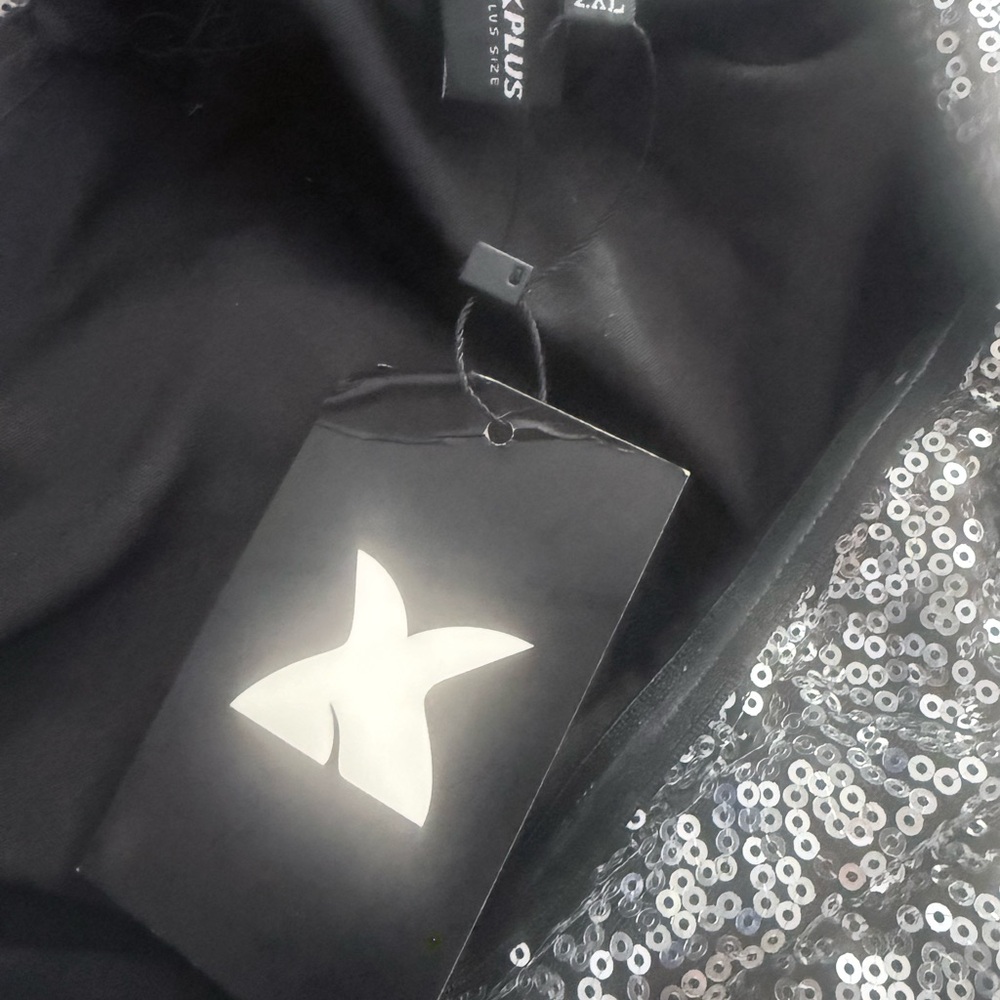 Elegant Black Maxi Dress with Silver Accents - Picture 3 of 7